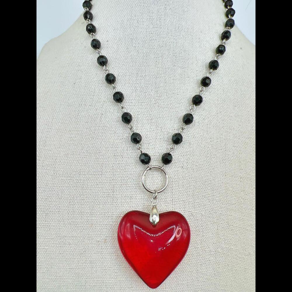Stunning Black Beaded Heart Pendant Necklace - Picture 1 of 13